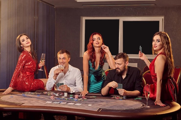 Permainan roulette langsung di target77 dengan dealer dan roda roulette yang jelas terlihat